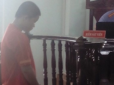 Vào tù vì làm theo "phim người lớn" với bé gái hàng xóm