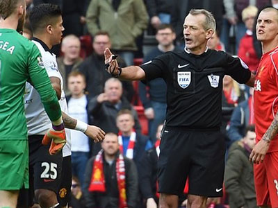 Chơi xấu De Gea, Skrtel đối diện án treo giò nặng