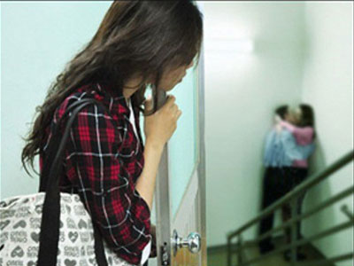 Con gái xin bố đừng ngoại tình trên sóng trực tiếp