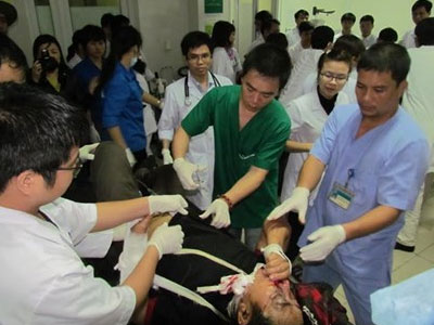 Bộ Y tế cử đoàn bác sĩ ứng cứu nạn nhân vụ sập giàn giáo