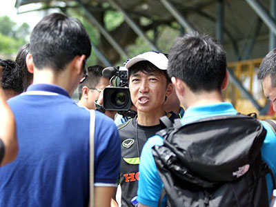 HLV Toshiya Miura: "Sao phải sợ áp lực?"