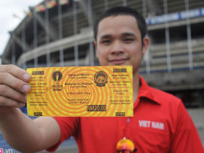 CĐV Việt đi hàng trăm km xem thầy trò HLV Miura thi đấu