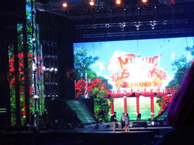 Khán giả Việt bức xúc với cách tổ chức show nhạc Hàn