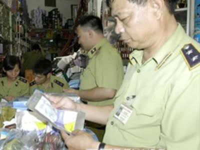 Thu giữ hàng trăm ngàn đồ mỹ phẩm giả tại cửa hàng Xuân Thủy