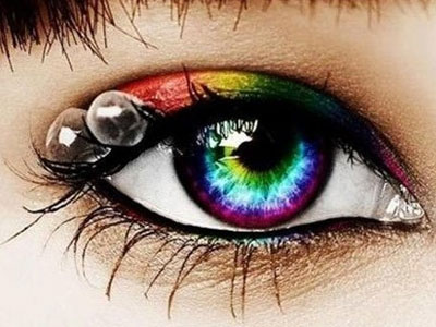 Tác hại nguy hiểm của việc đeo kính áp tròng