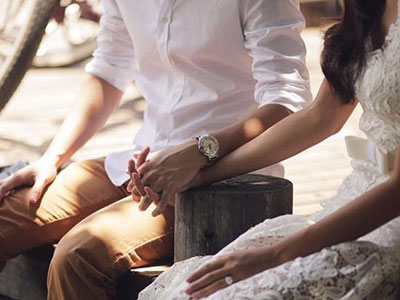 Hà Tăng bất ngờ chia sẻ lại ảnh cưới vào cận ngày lâm bồn