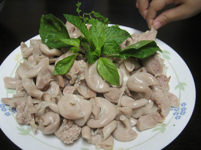 Nghi án đầu độc chồng qua món lòng lợn
