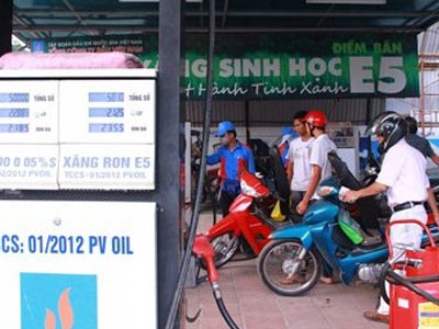Xăng E5 giảm giá mạnh sao vẫn vắng khách?