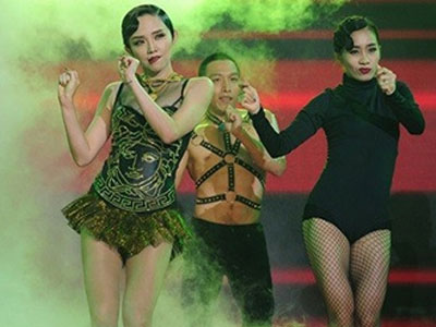 Xuất hiện clip tố hàng loạt ca khúc tại "The Remix" đạo nhái