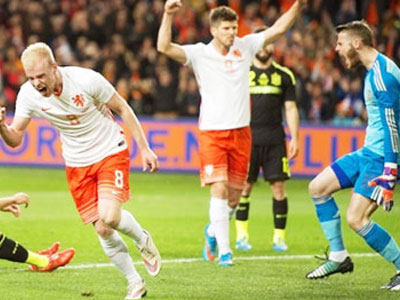 Hà Lan 2-0 Tây Ban Nha: Lốc cam lại thổi bay Bò tót