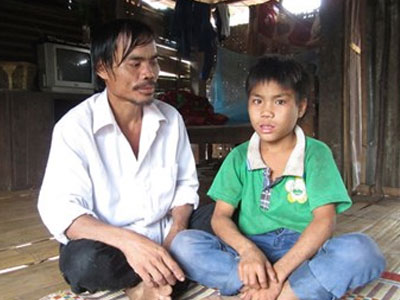 Học sinh lớp 7 không viết nổi tên mình