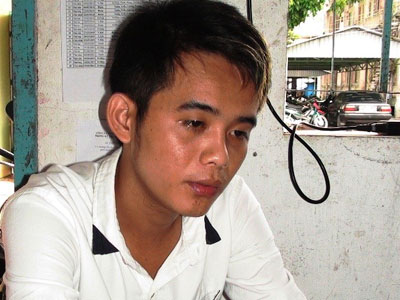 4 thanh niên ở miền Tây cầm mã tấu xông vào trụ sở chém công an