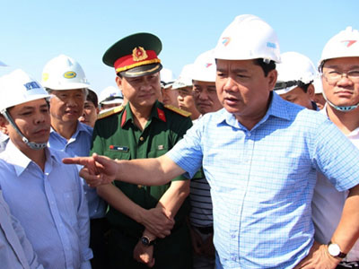 Bộ trưởng Thăng quyết thời điểm sửa sân bay Tân Sơn Nhất