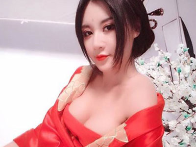 Hot girl ĐH Bắc Kinh gợi cảm trong trang phục cổ trang