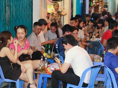 Cấm bán rượu bia sau 22 giờ?