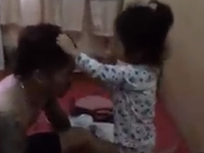 Clip bố dạy con nhỏ đánh trả bạn học khiến dân mạng phẫn nộ