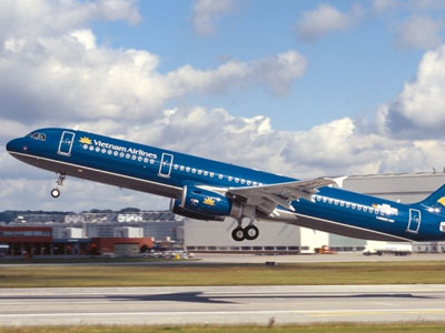 Máy bay Vietnam Airlines chở 141 hành khách hạ cánh khẩn cấp