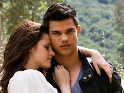 Taylor Lautner an ủi Kristen Stewart sau tin Robert đính hôn