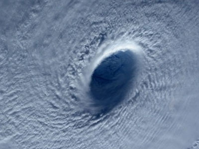 Bão Maysak tiến gần biển Đông, Philippines sơ tán 24.000 dân