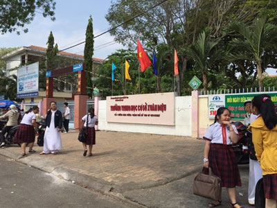 Học sinh lớp 8 thuê giang hồ đến trường truy sát bạn