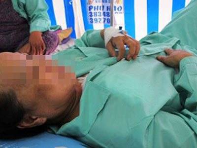 Một phụ nữ bị sát thủ vào tận giường đâm trọng thương