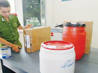 Sữa rởm: Vỏ phế liệu, ruột chợ trời