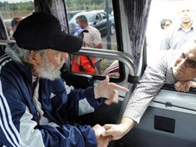 Cựu Chủ tịch Fidel Castro bất ngờ xuất hiện “đầy sức sống”