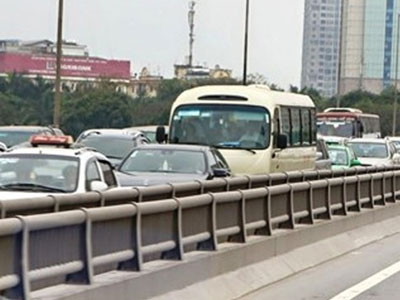 Hàng ngàn phương tiện ùn tắc trên đường vành đai 3