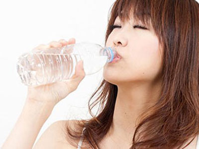 Tu nước ừng ực trụy tim như chơi
