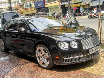 Bentley đời mới giá 13 tỷ đeo biển đẹp tại Sài Gòn