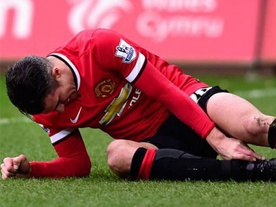 Van Gaal sắp bán Van Persie, mua Cavani thay thế