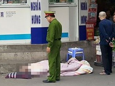 Cụ ông đi bộ trên đường bất ngờ ngã tử vong