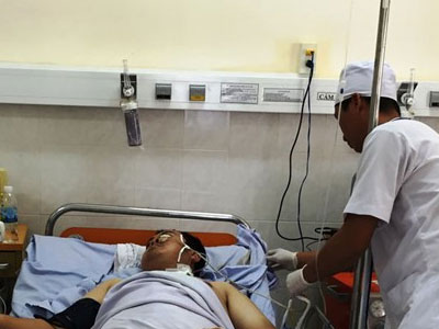 Giật mình vì tiếng còi hơi, một người ngã trọng thương