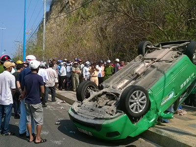 Tài xế taxi đua xe tông đổ nhà dân không được giảm án