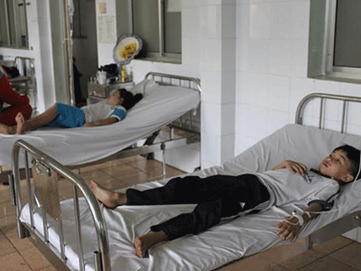 Bình Dương: Hàng chục học sinh tiểu học nhập viện nghi ngộ độc thực phẩm