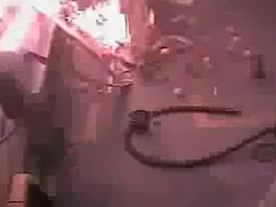 Clip: Chết thảm vì bật lửa soi bình xăng