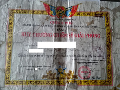 Đột nhập đường dây làm chính sách giả ở Nam Định