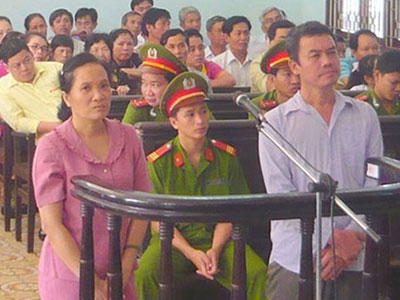 Sát hại mẹ rồi cùng vợ buộc gạch thả xuống sông