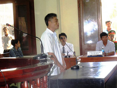 Xử vụ công an dùng nhục hình: "Có thấy Thành đánh từ trên xuống"