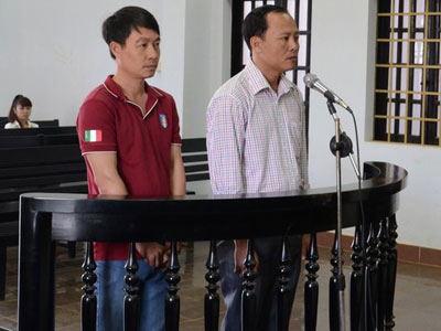Nghi can "tự tử bằng điện", 2 cựu công an hưởng án treo