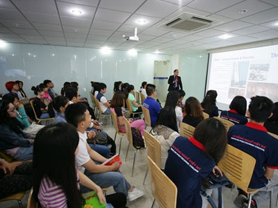 Xôn xao quy định “cấm thầy yêu trò”: Nhà trường nói gì?