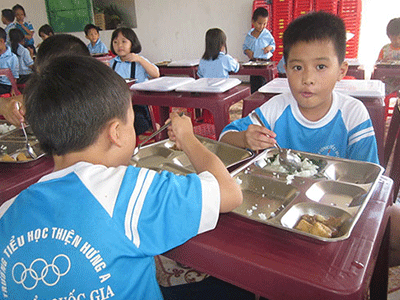 Hiệu trưởng xén phần ăn học sinh để… trả nợ!