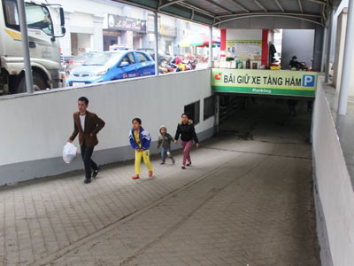 Rơi xuống tầng hầm siêu thị Big C Vinh, một phụ nữ tử vong