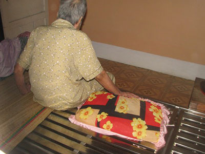 Vụ cụ bà 83 tuổi bị “giam lỏng”: Hàng loạt tin nhắn hăm dọa từ nước ngoài