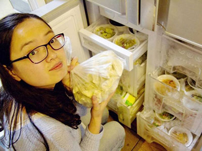 Chồng nấu đồ ăn cả năm cho vợ trước khi đi bộ đội