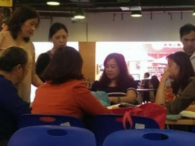 Chủ hụi rung đùi bên "những con thiêu thân"