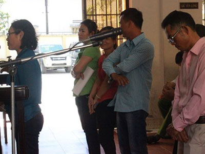 Đợi tòa quá lâu, các bị cáo xin đi... ăn cháo