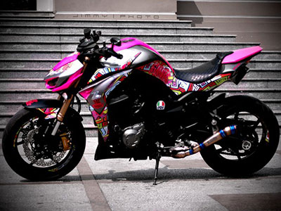 Kawasaki Z1000 độ tem Graffiti của biker Sài Gòn
