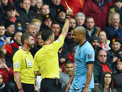 Man City: Suy sụp vì Kompany và hàng thủ