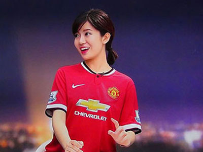 Tú Linh, cựu sinh viên Ngoại thương, nổi như cồn sau derby Manchester